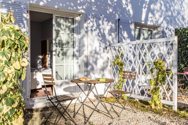 Terrasse extérieur chambre double confort hôtel touristique et professionnel à Challans