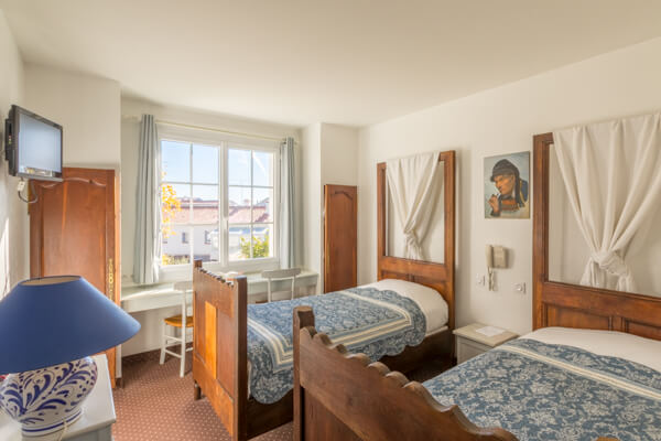 Chambre lits jumeaux confort hôtel touristique et professionnel à Challans